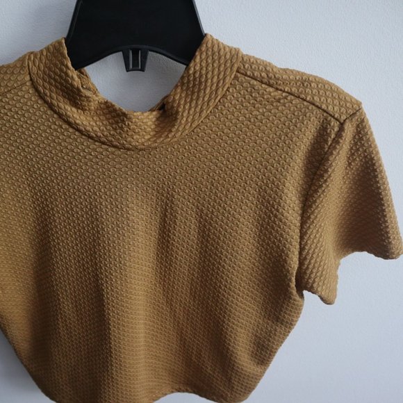 URBAN OUTFITTERS Backless Crop Top - Picture 4 of 10